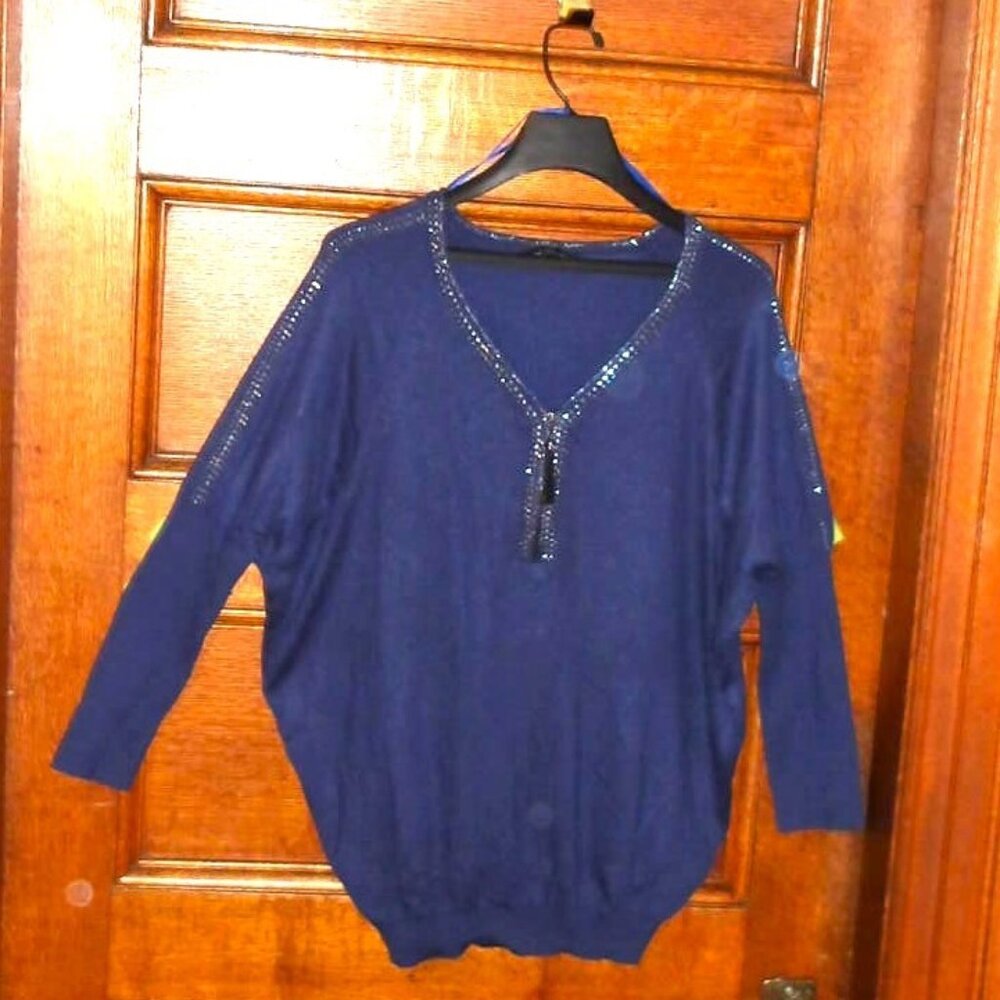 TOP *** CYC*** Tiny BEADS Around Neckline & Top of Sleeve